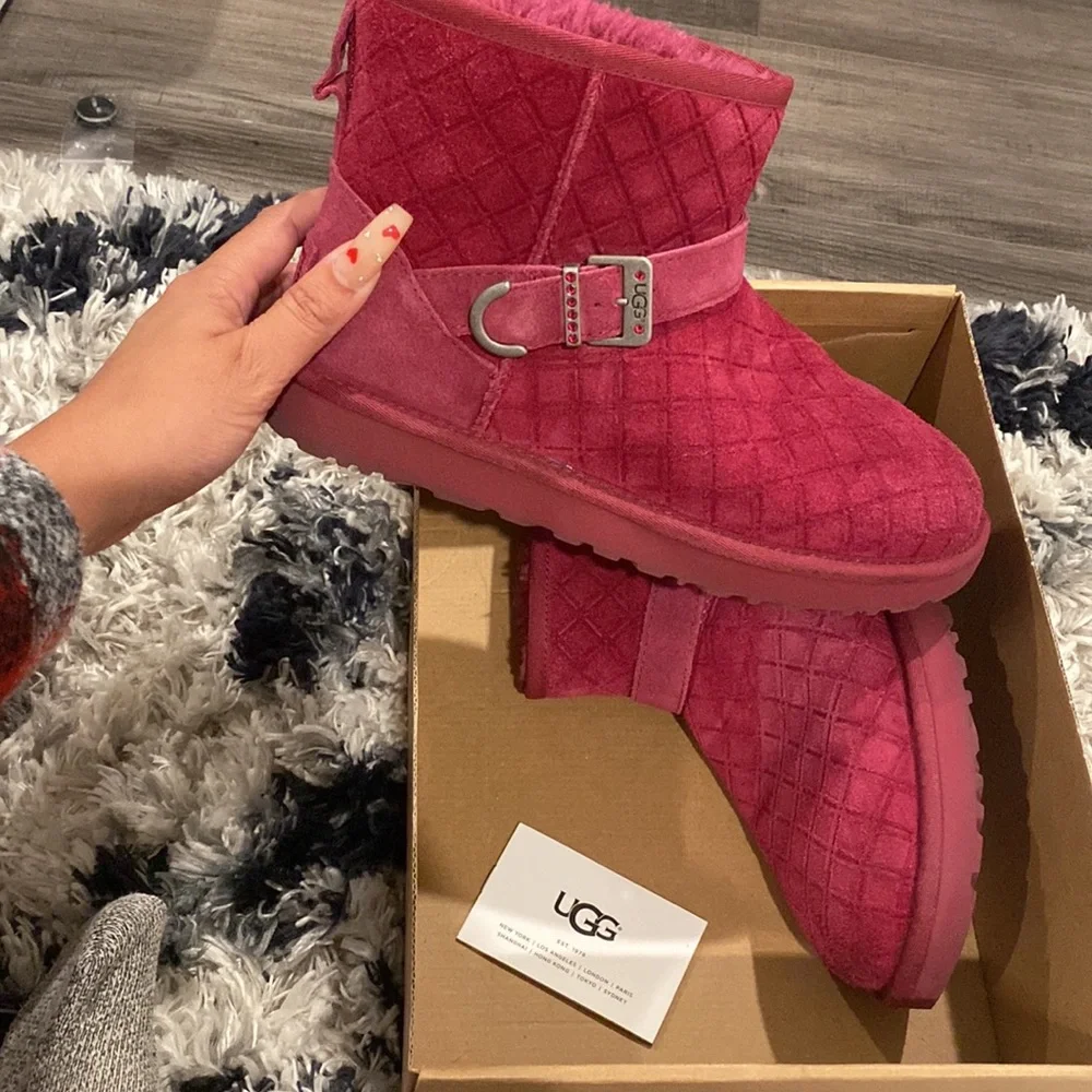 UGG Women's Red Quilted Boots Size 8 - Picture 2 of 4